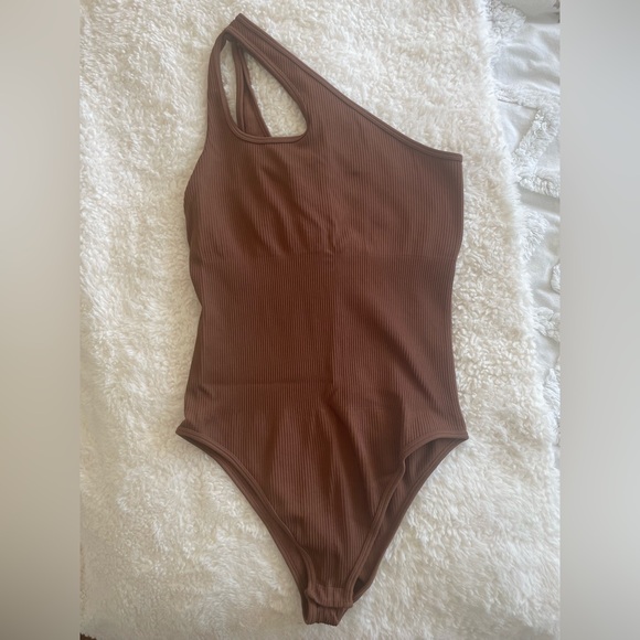 Amazon Brown Ribbed One Shoulder Bodysuit Size Medium - Picture 2 of 4